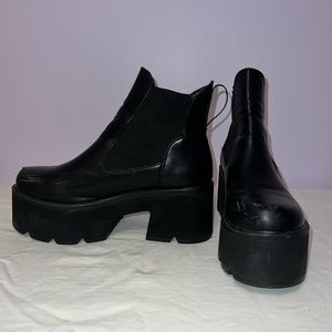 Black Lamoda platform booties